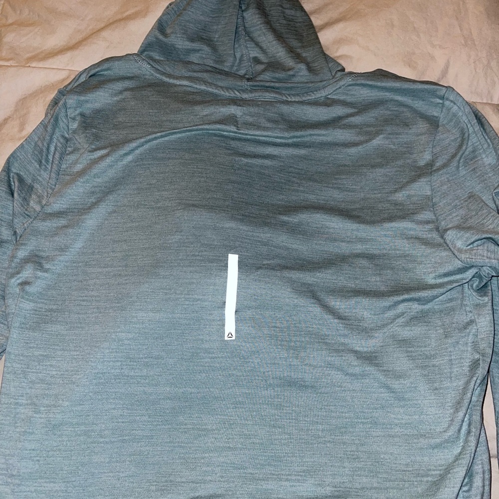 Reebok Pullover - Picture 3 of 4